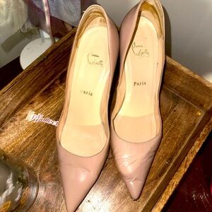 USED CHRISTIAN LOUBOUTINS SIZE 40